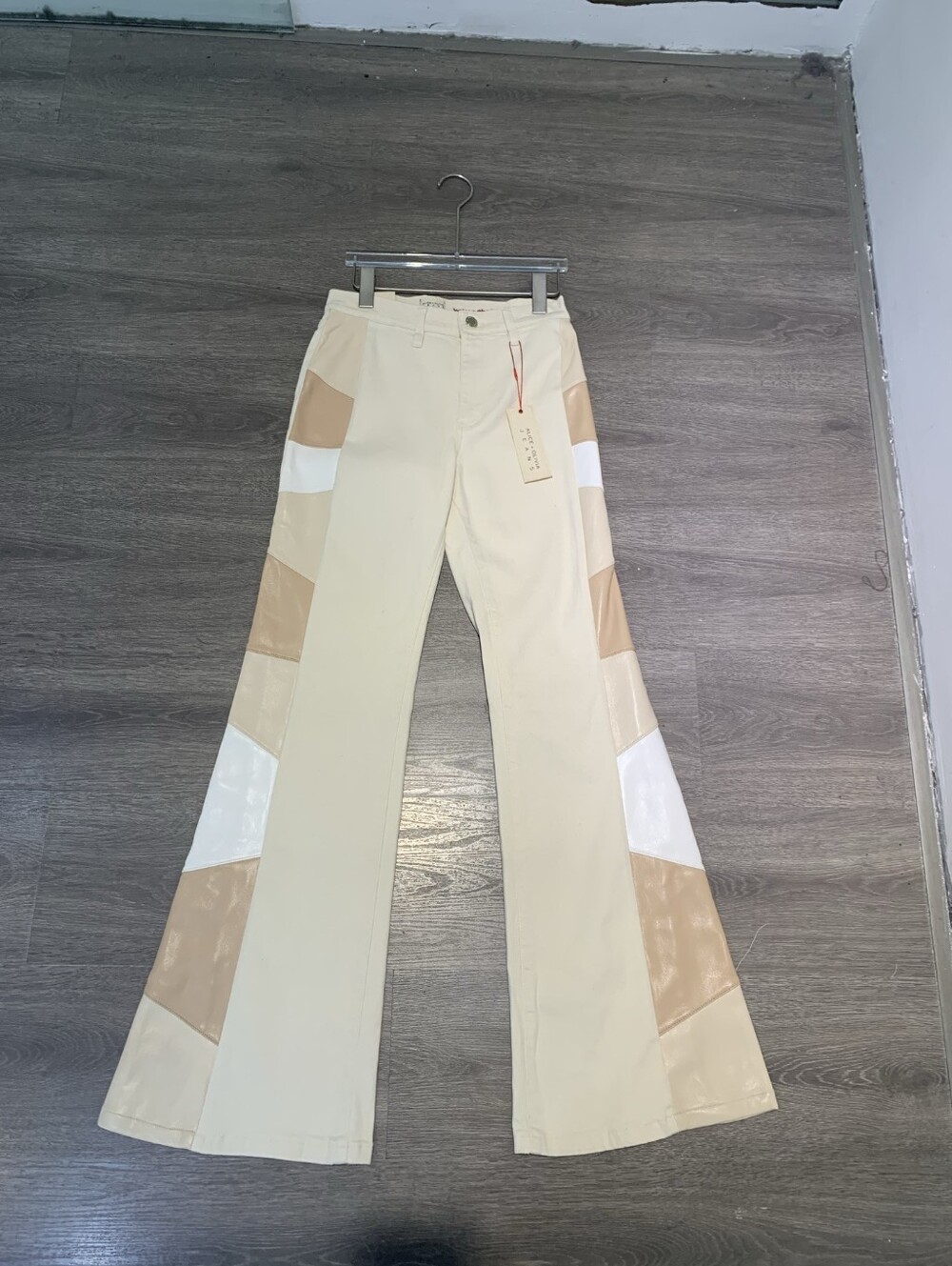 Alice + Olivia BEAUTIFUL VEGAN PATCHWORK JEAN - Picture 7 of 12